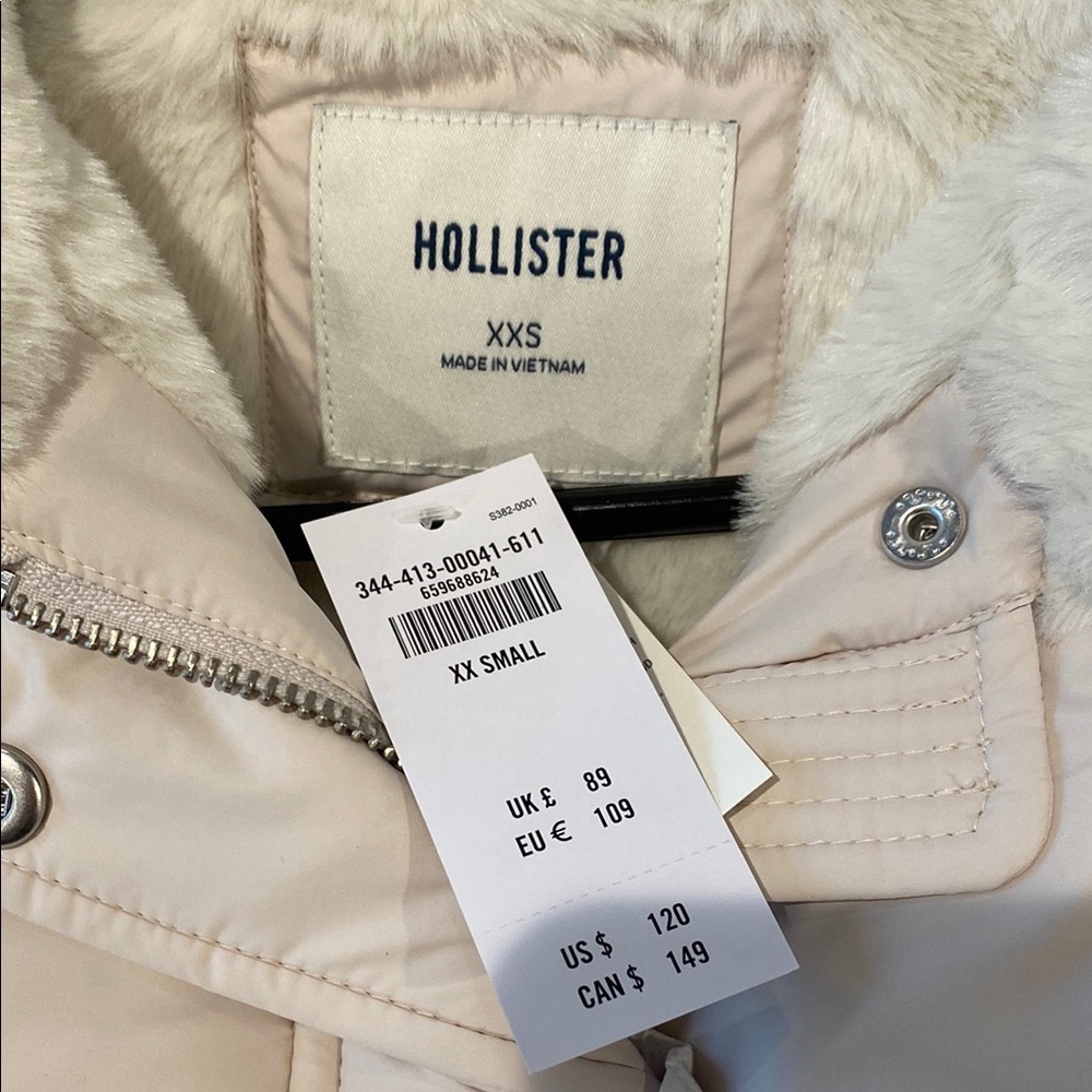 Hollister Women's Cream hoodie Jacket- fur lined